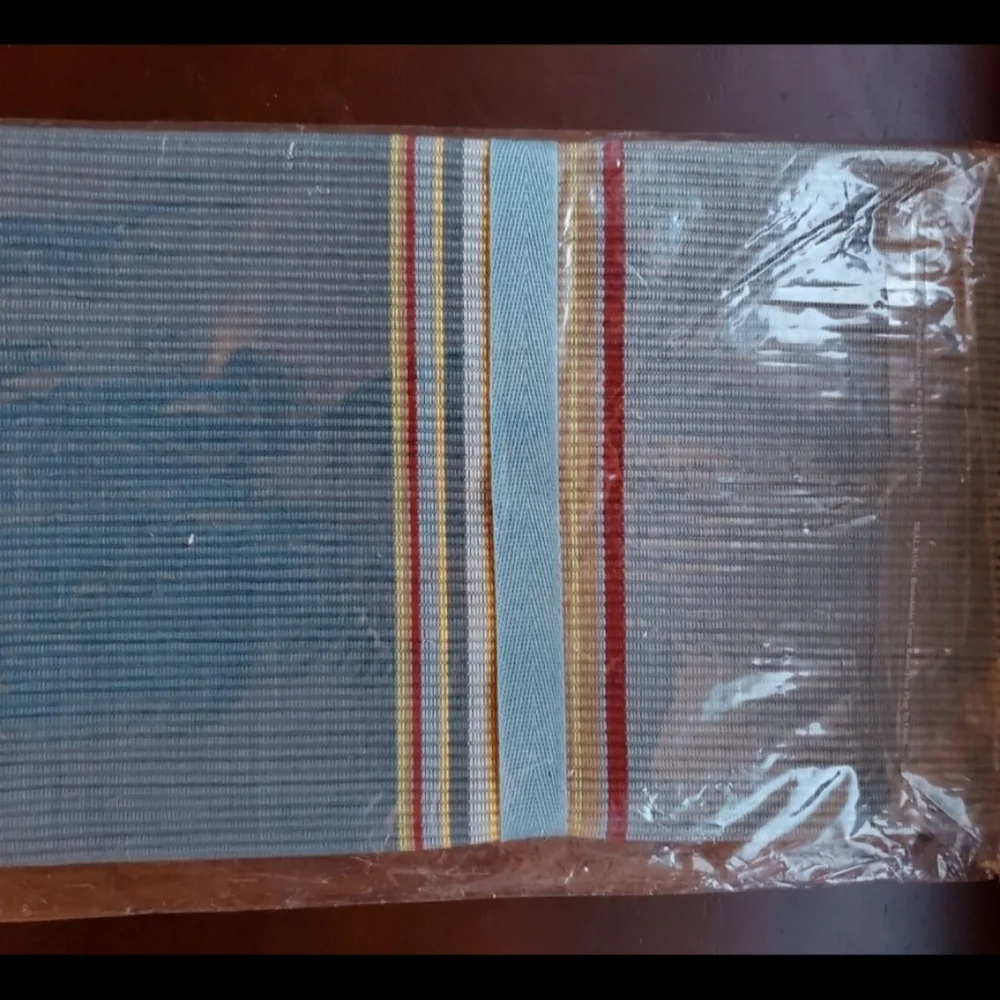 Threads Regatta Table Runner - Picture 2 of 3